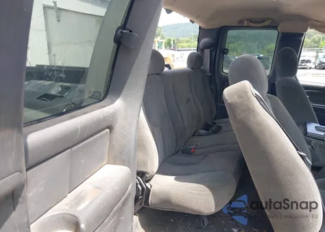 2003 Chevrolet Silverado 2500Hd Ls z USA, uszkodzony, nr VIN 1GCHK29U83E321435